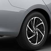 https://www.toyota.com.br/wp-content/uploads/2019/11/tyt_gallery_image_5_115478_Yaris-SD-XLS-Prata-tr-s-galeria_w1440h448px.jpg
