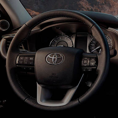 https://www.toyota.com.br/wp-content/uploads/2020/11/tyt_gallery_image_1_120217_hilux-dupla-2021_gallery_02_w1440h448px.jpg