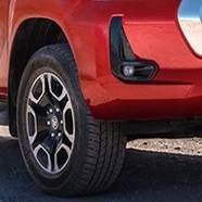https://www.toyota.com.br/wp-content/uploads/2020/11/tyt_gallery_image_7_119883_Hilux-cd-galeria-ext-full-06-DSK_w1440h448px.jpg